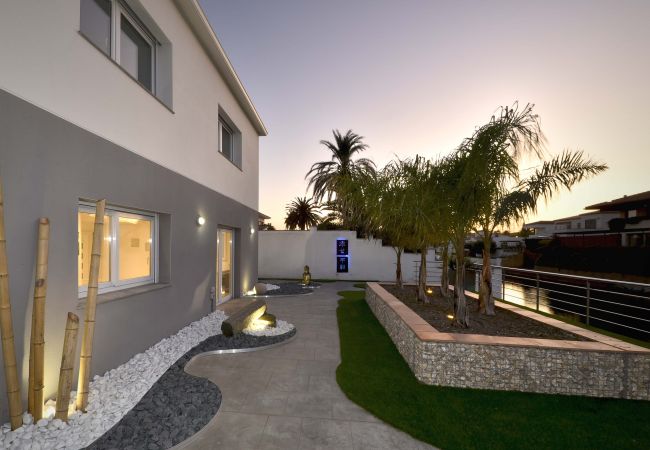 Villa in Empuriabrava - LV04 FRESER