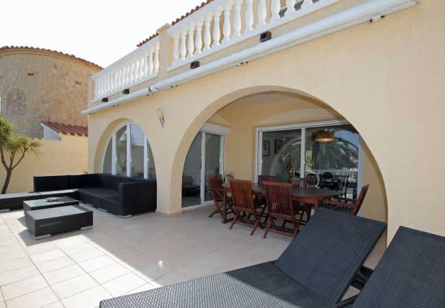 Villa in Empuriabrava - LV09 MEDES