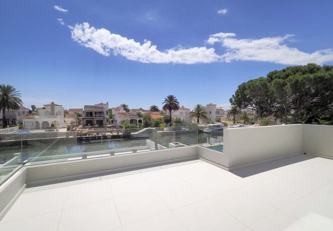 Villa in Empuriabrava - LV18 TER 6A     LOS GRANJEROS