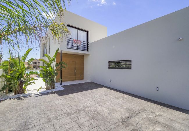 Villa in Empuriabrava - LV18 TER 6A     LOS GRANJEROS