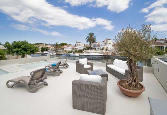 Villa in Empuriabrava - LV18 TER 6A     LOS GRANJEROS