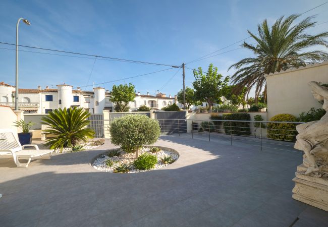 Villa in Empuriabrava - LV19 FALCONERA 19