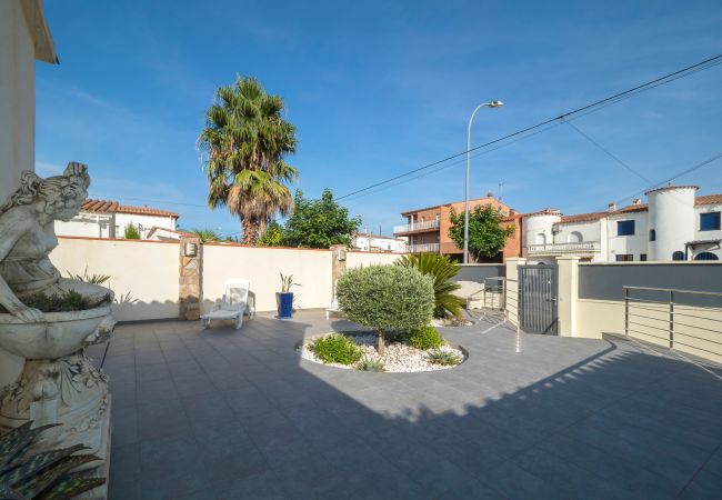 Villa in Empuriabrava - LV19 FALCONERA 19