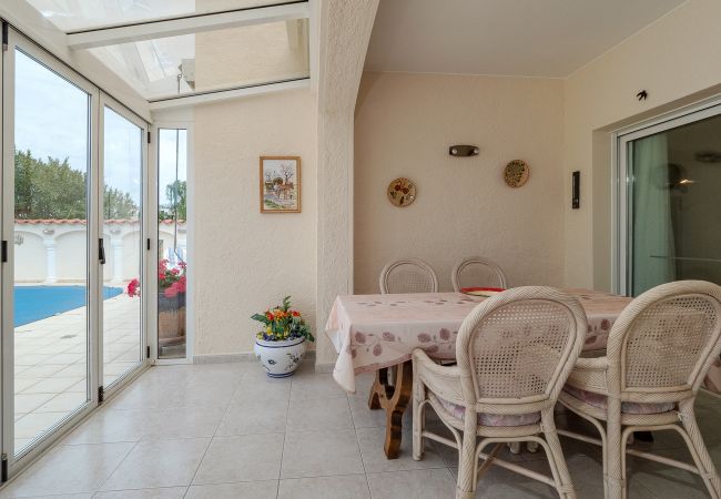 Villa in Empuriabrava - LV22 CAP RAS