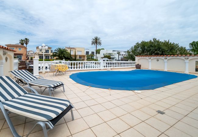 Villa in Empuriabrava - LV22 CAP RAS