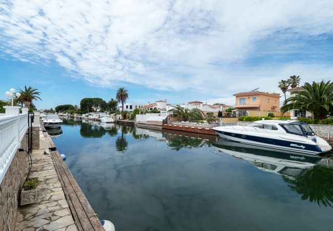 Villa in Empuriabrava - LV22 CAP RAS