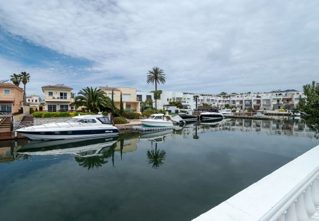 Villa in Empuriabrava - LV22 CAP RAS