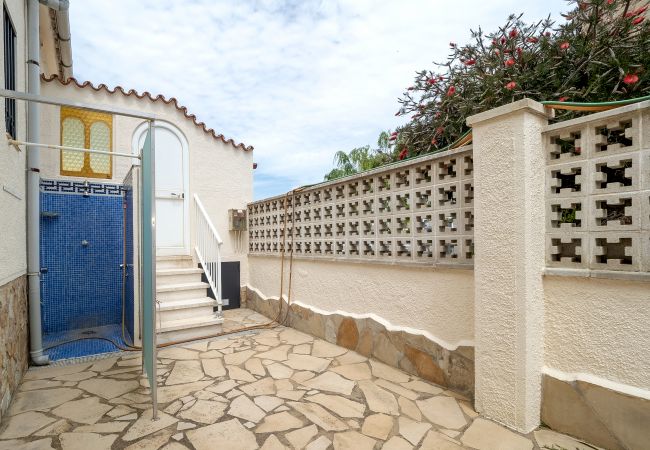 Villa in Empuriabrava - LV22 CAP RAS