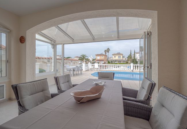 Villa in Empuriabrava - LV22 CAP RAS