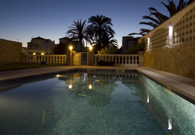 Villa in Empuriabrava - LV29 FALCONERA