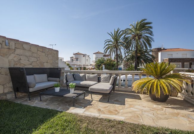 Villa in Empuriabrava - LV29 FALCONERA