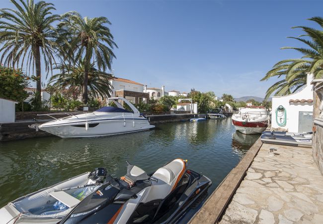 Villa in Empuriabrava - LV29 FALCONERA