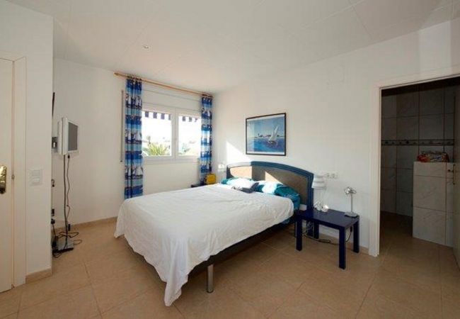 Villa in Empuriabrava - LV29 FALCONERA