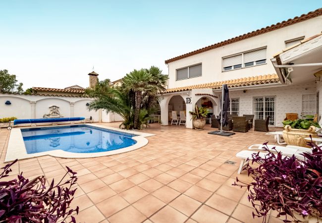 Villa in Empuriabrava - LV34 carmenço