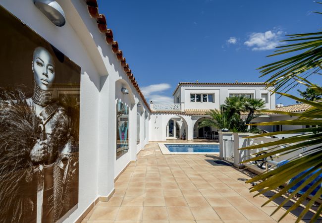 Villa in Empuriabrava - LV34 carmenço