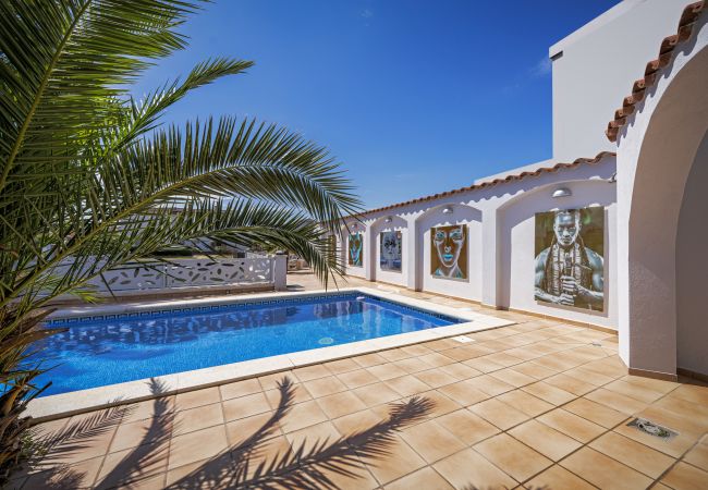 Villa in Empuriabrava - LV34 carmenço