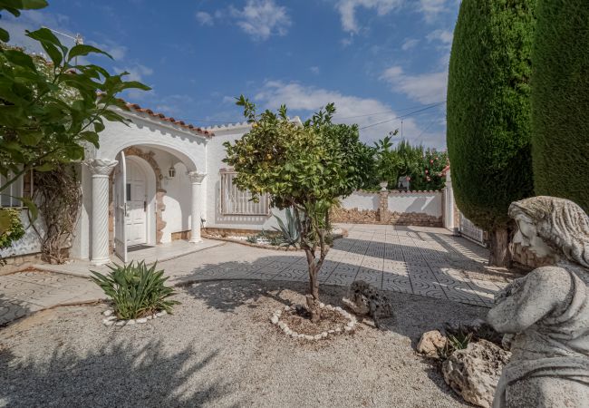 Villa in Empuriabrava - LV33 EMPURIES C