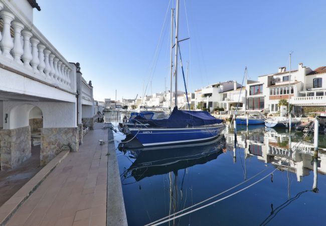 Herenhuis in Empuriabrava - LV36 PORT RHODAS