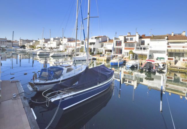 Herenhuis in Empuriabrava - LV36 PORT RHODAS