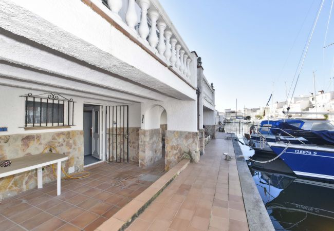 Herenhuis in Empuriabrava - LV36 PORT RHODAS