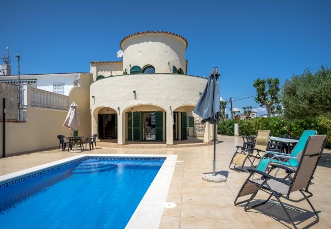 Villa in Empuriabrava - LV38 NOGUERA