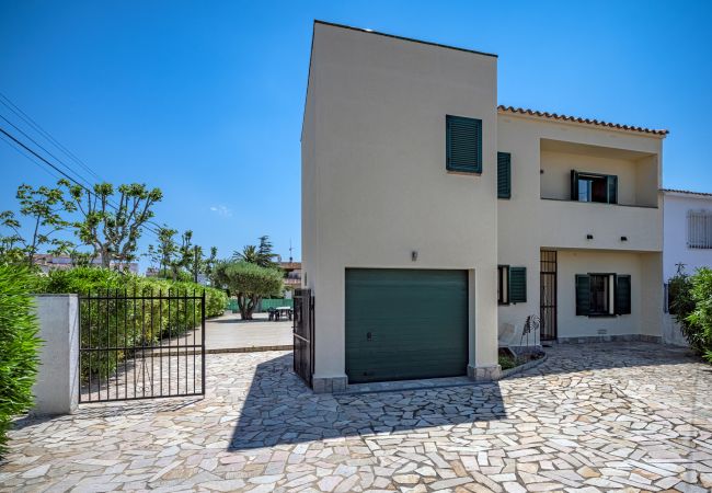 Villa in Empuriabrava - LV38 NOGUERA