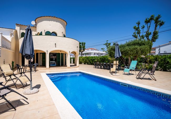 Villa in Empuriabrava - LV38 NOGUERA