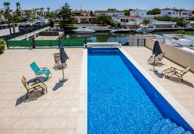 Villa in Empuriabrava - LV38 NOGUERA