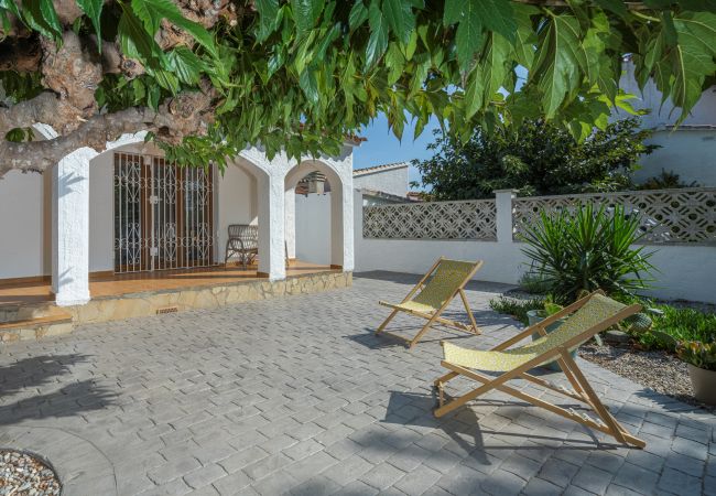 Villa in Empuriabrava - ILH03 MONTSENY