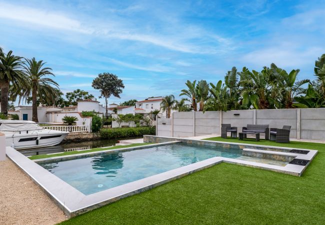 Villa in Empuriabrava - LV21 CAP RAS