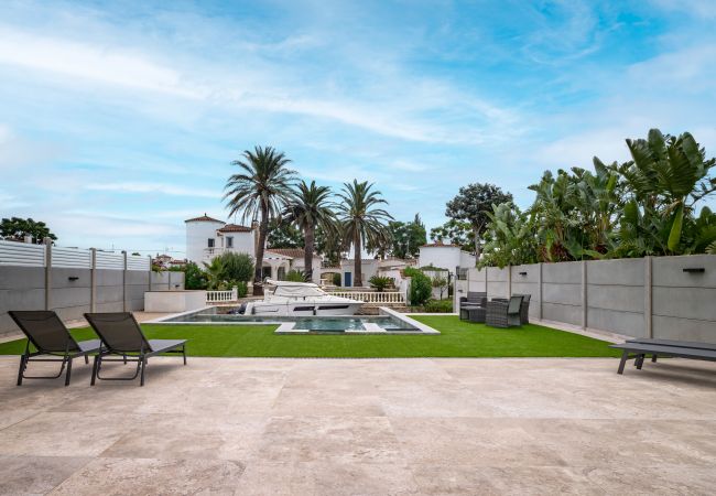 Villa in Empuriabrava - LV21 CAP RAS