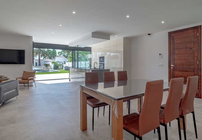 Villa in Empuriabrava - LV21 CAP RAS