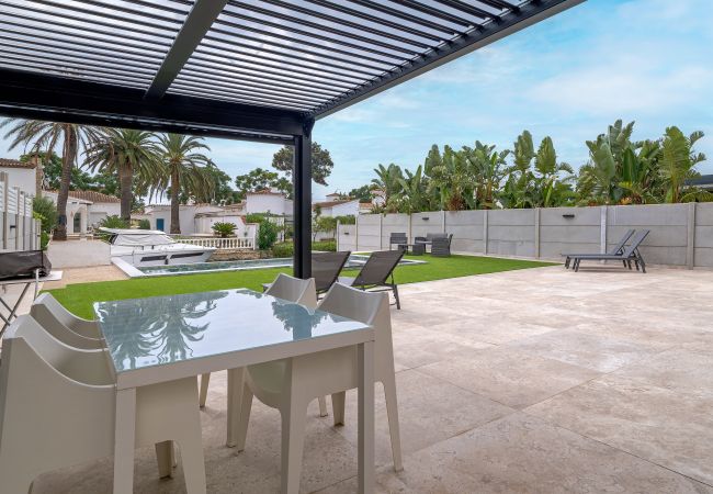 Villa in Empuriabrava - LV21 CAP RAS