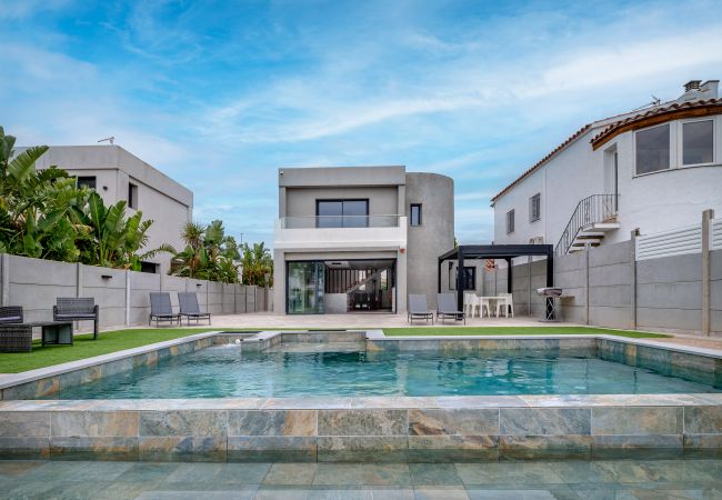 Villa in Empuriabrava - LV21 CAP RAS