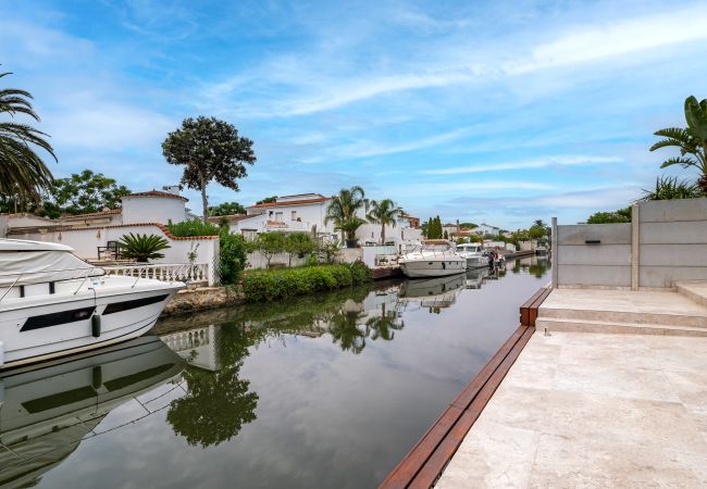 Villa in Empuriabrava - LV21 CAP RAS