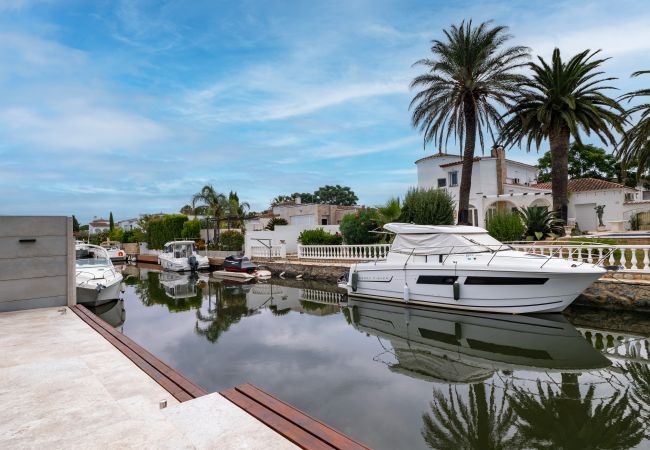 Villa in Empuriabrava - LV21 CAP RAS